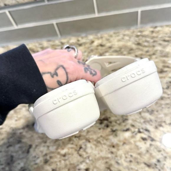 CROCS White Women's Thong Sandals with Decorative Shell Accent - Picture 4 of 6